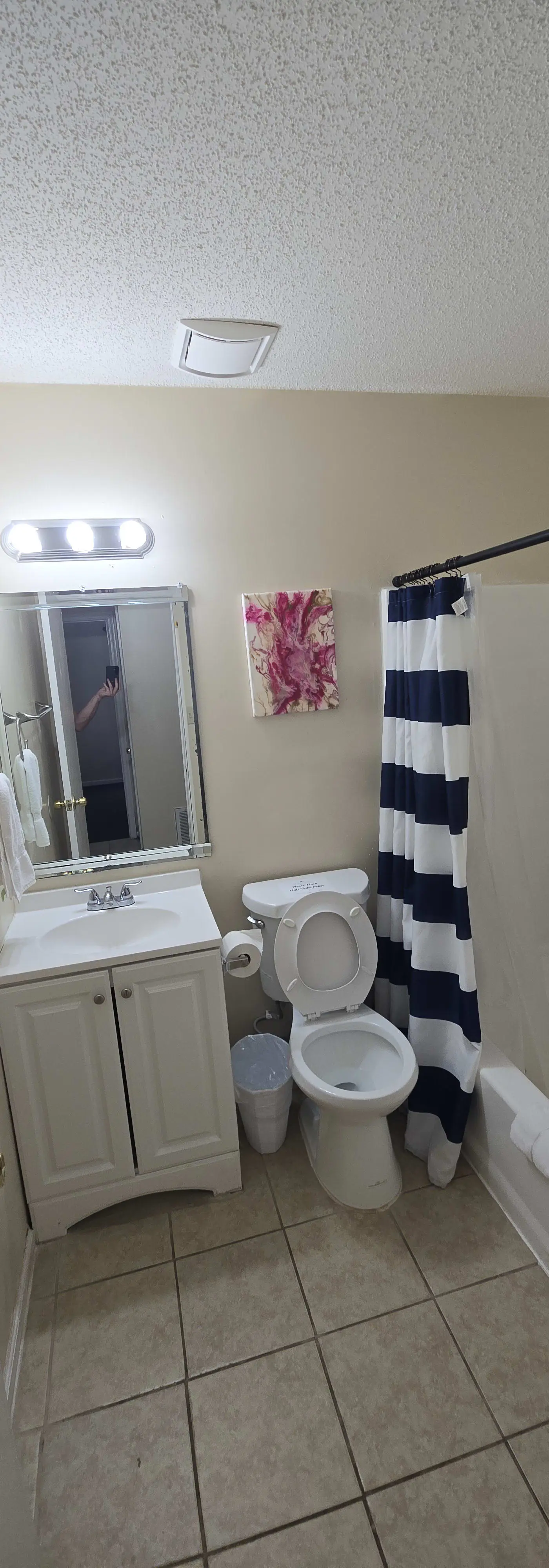 136 S Robinhood Dr, Savannah