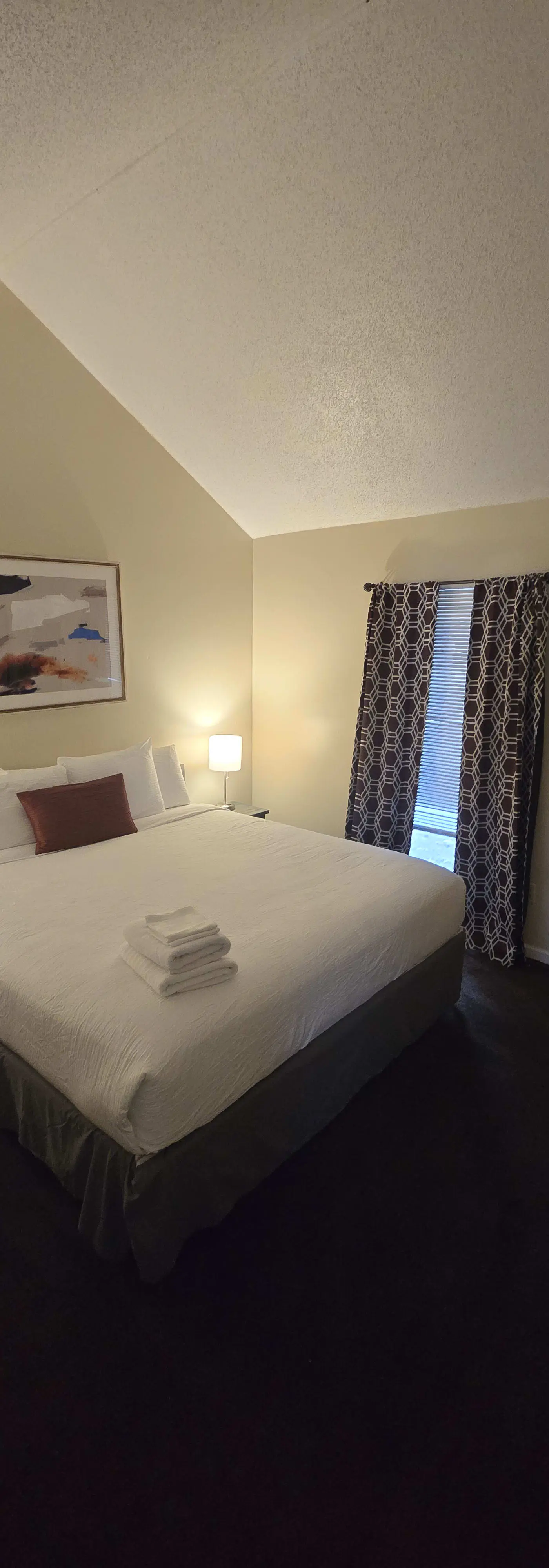 136 S Robinhood Dr, Savannah