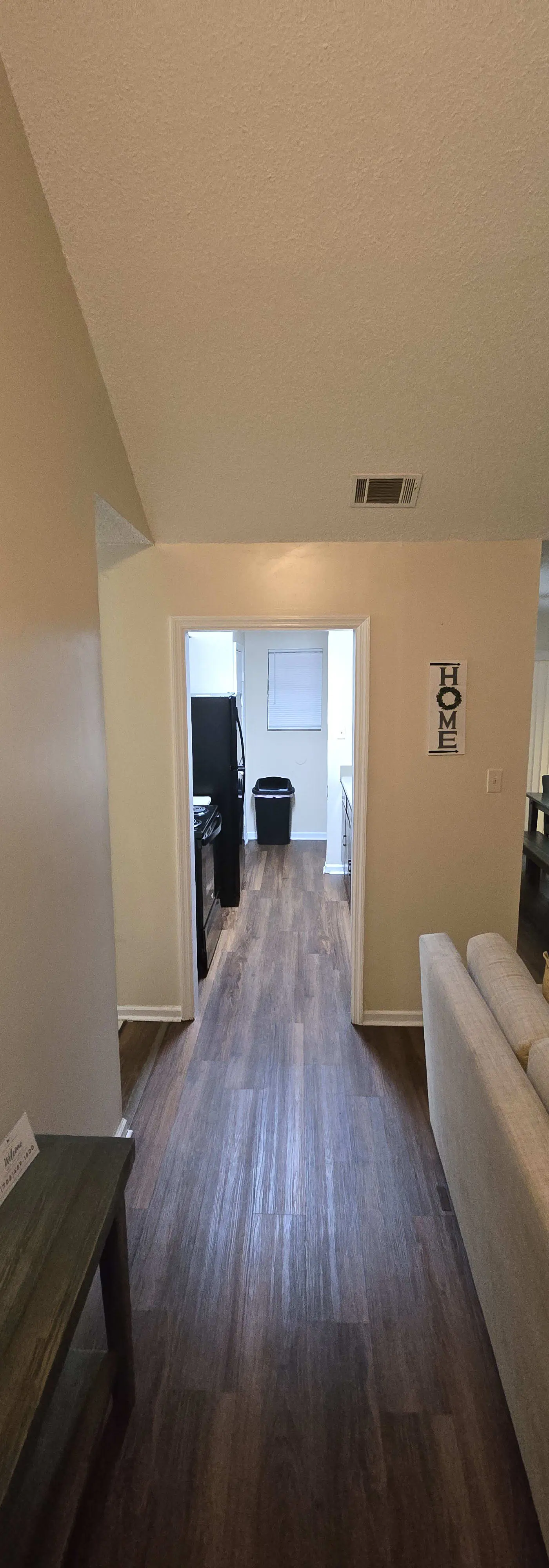 136 S Robinhood Dr, Savannah