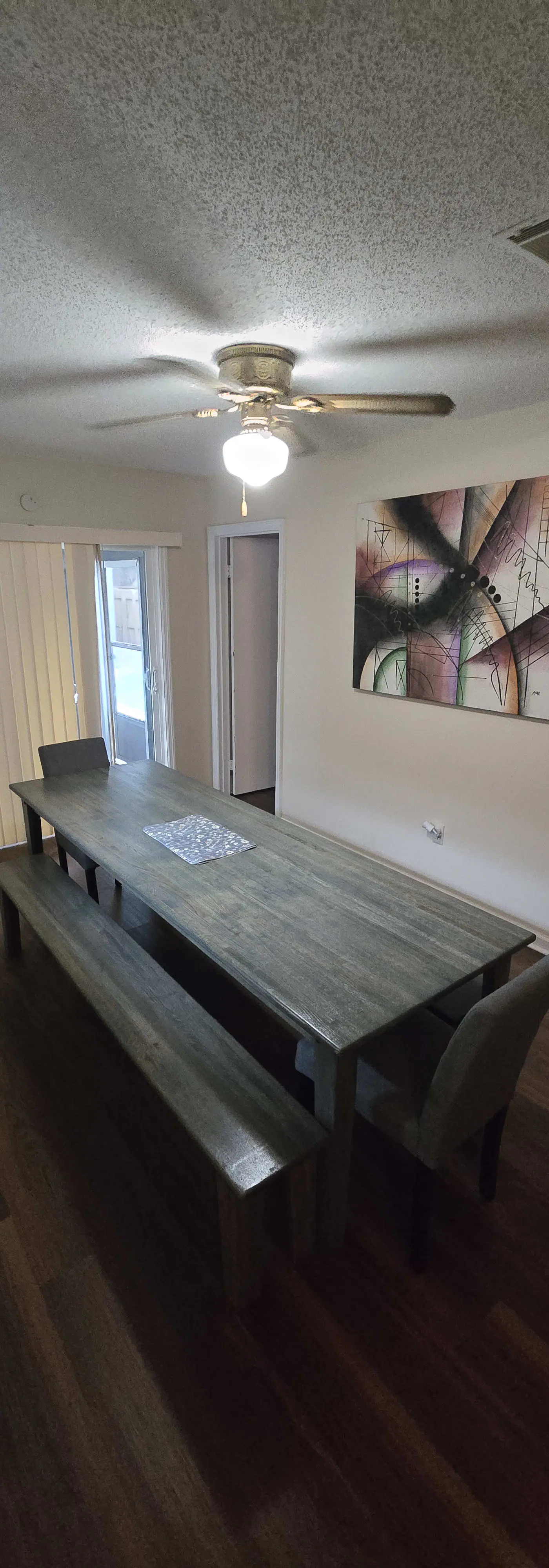 136 S Robinhood Dr, Savannah