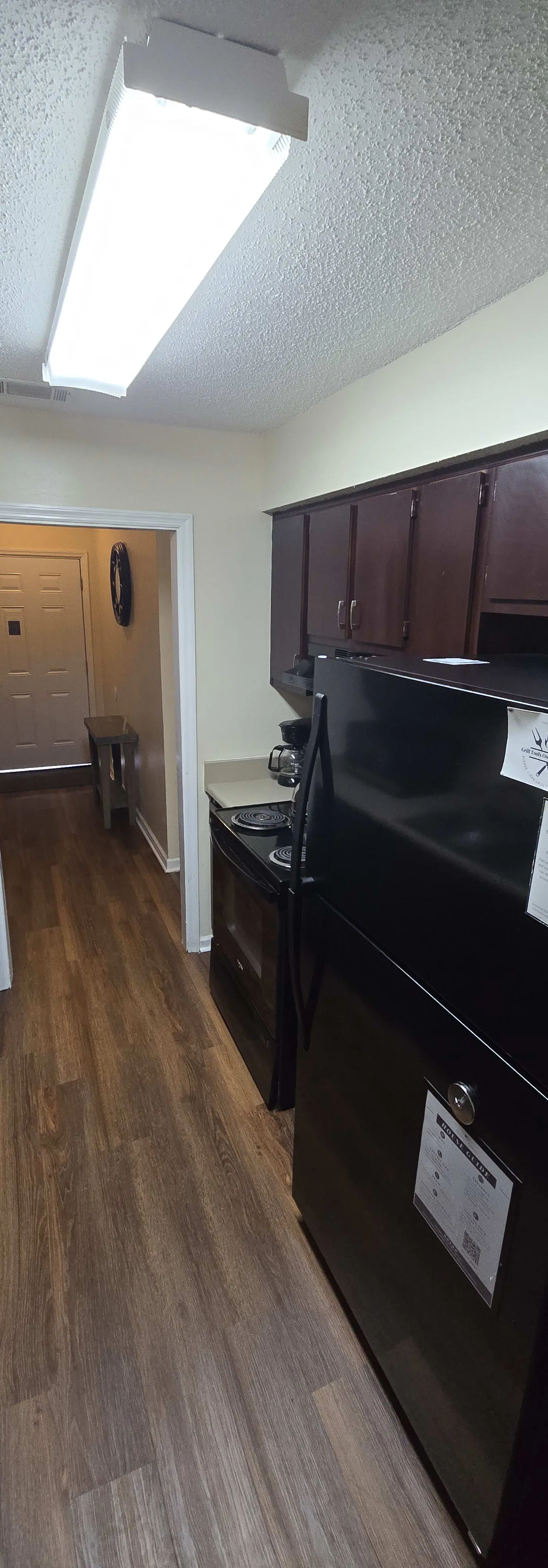 136 S Robinhood Dr, Savannah