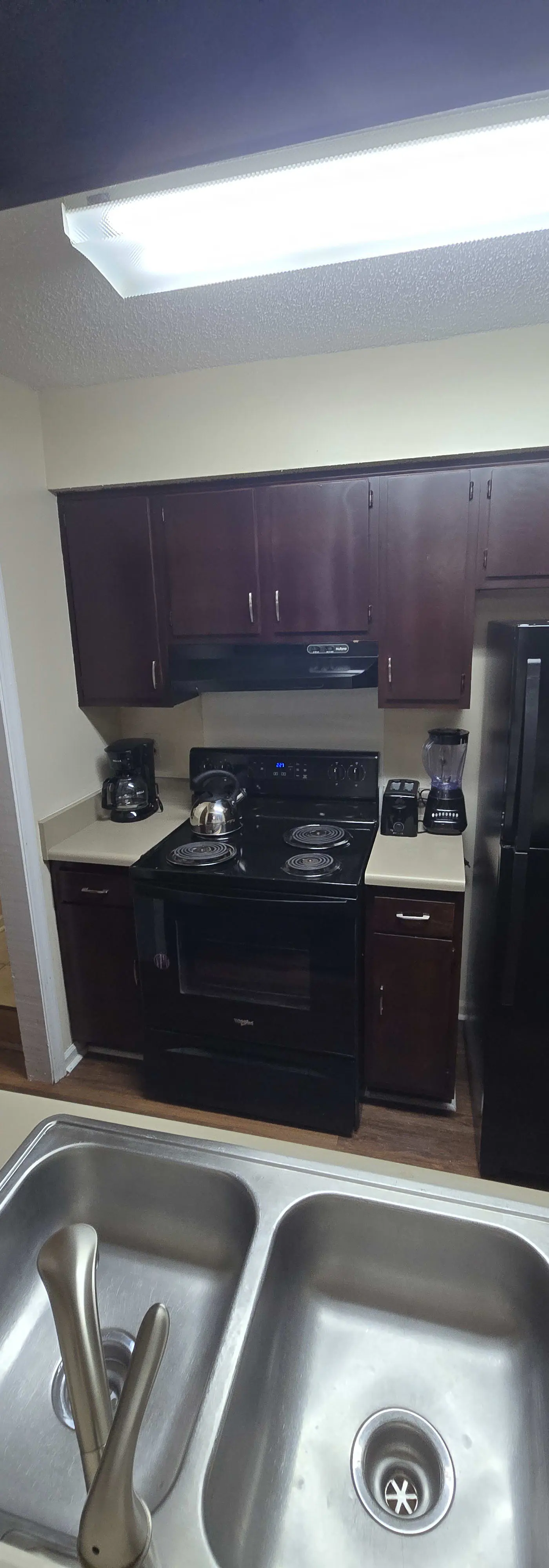 136 S Robinhood Dr, Savannah