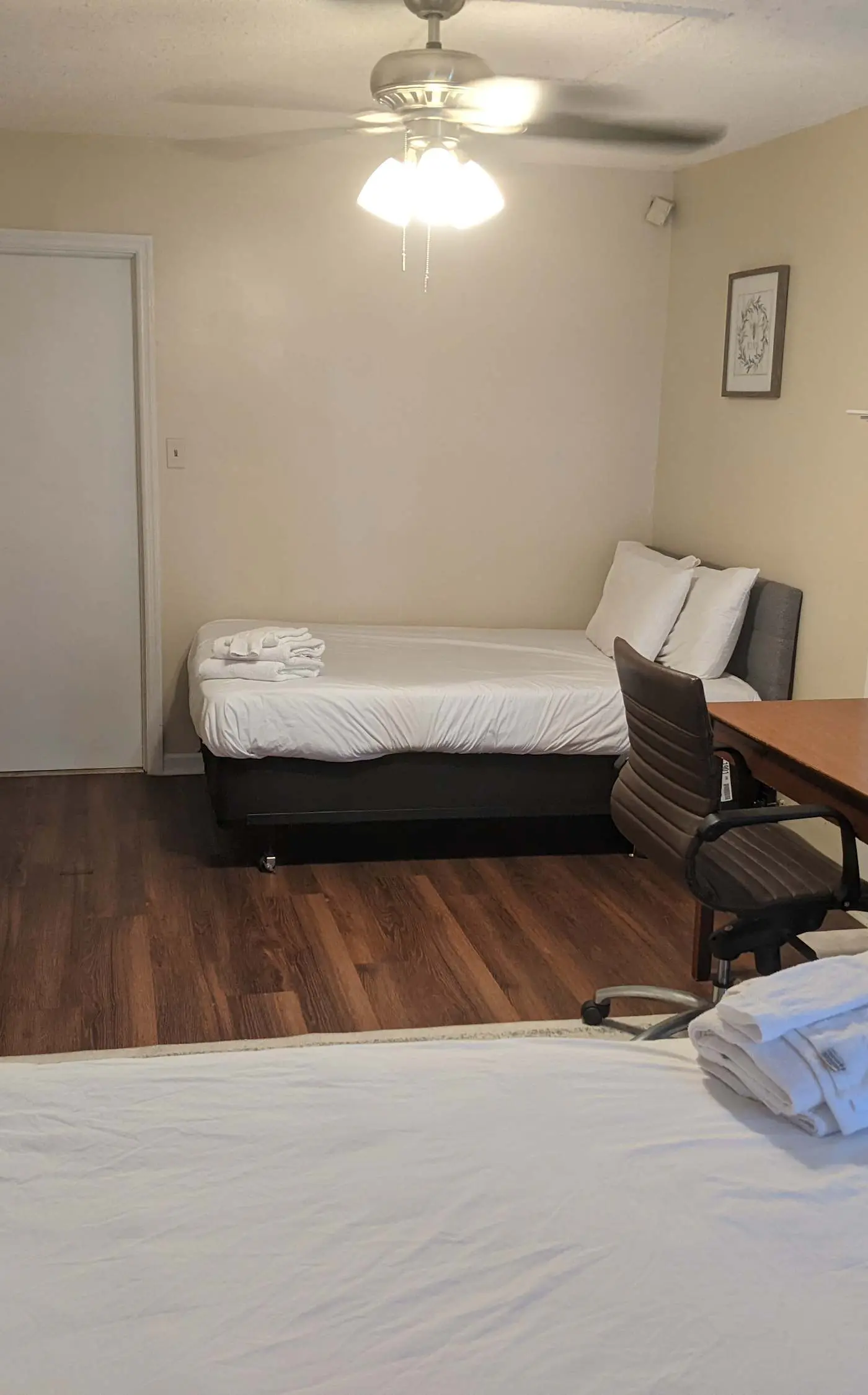 136 S Robinhood Dr, Savannah