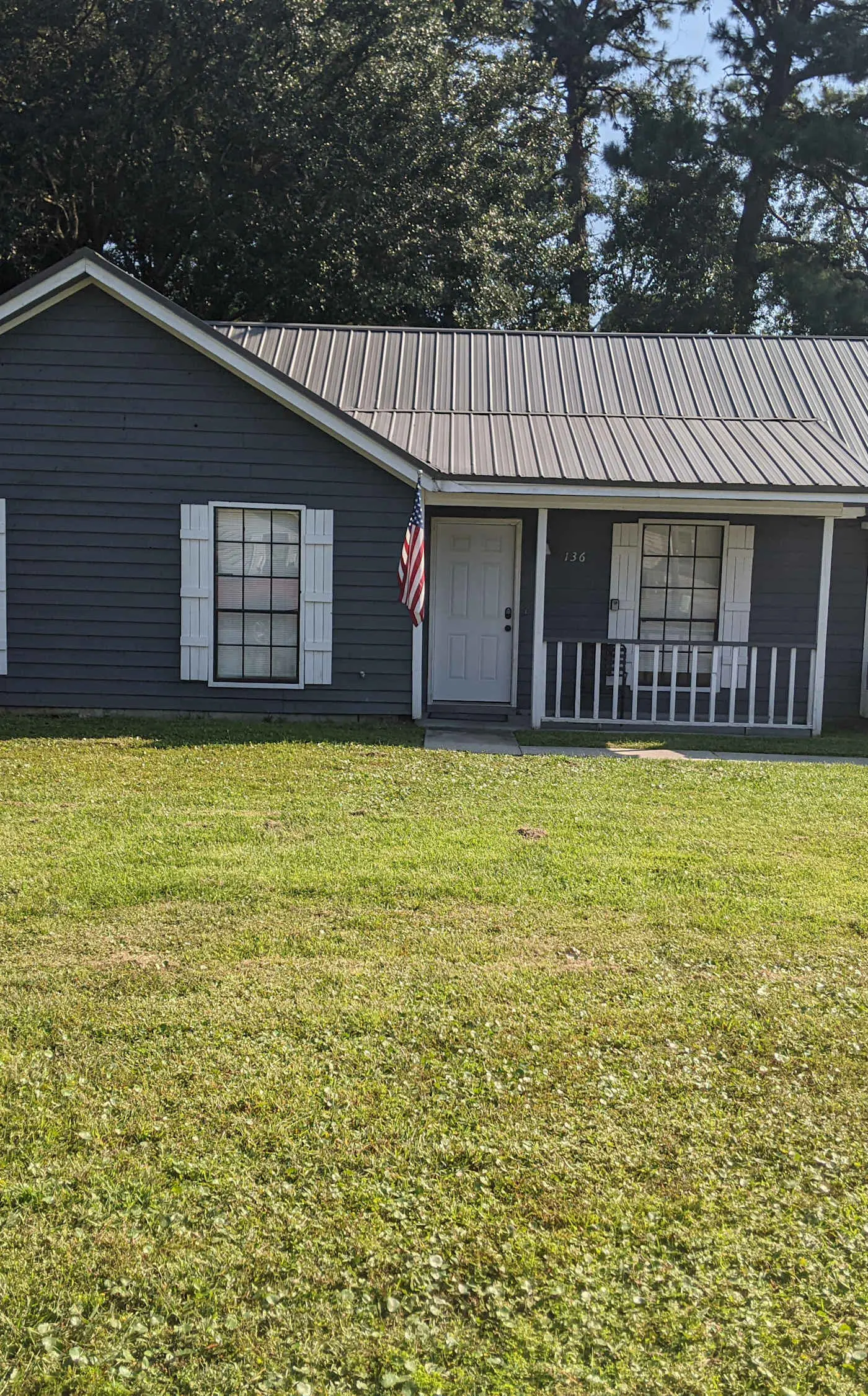 136 S Robinhood Dr, Savannah