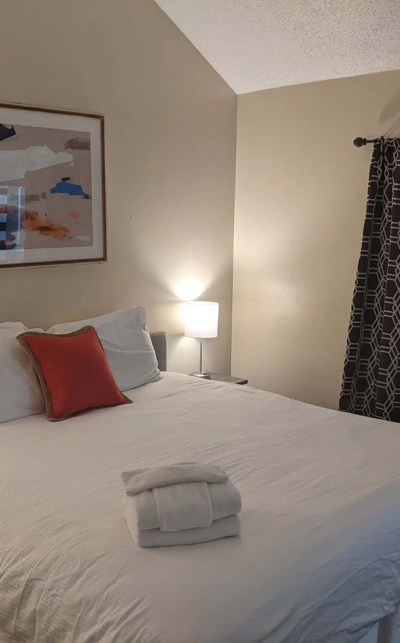 136 S Robinhood Dr, Savannah