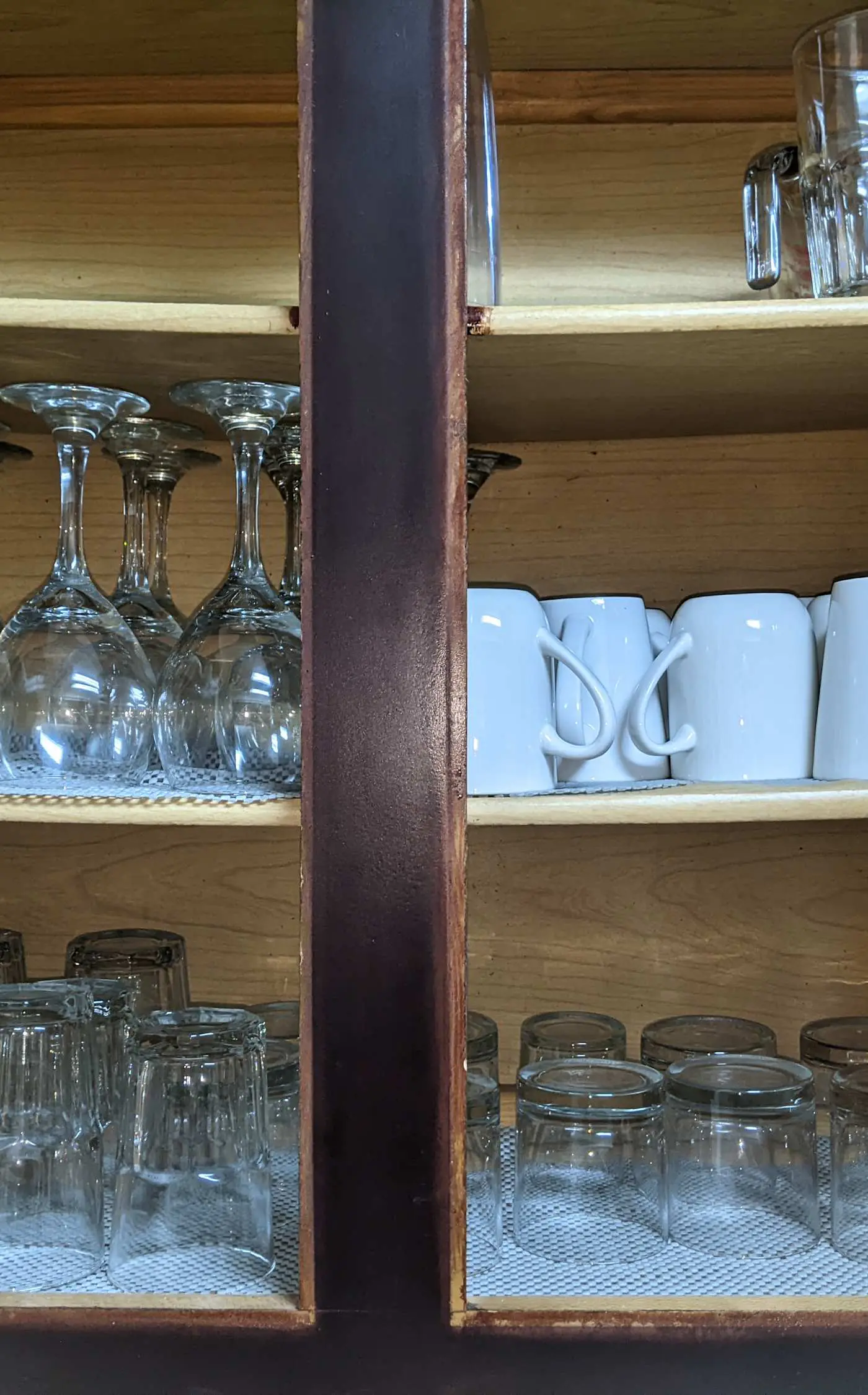 136 S Robinhood Dr, Savannah