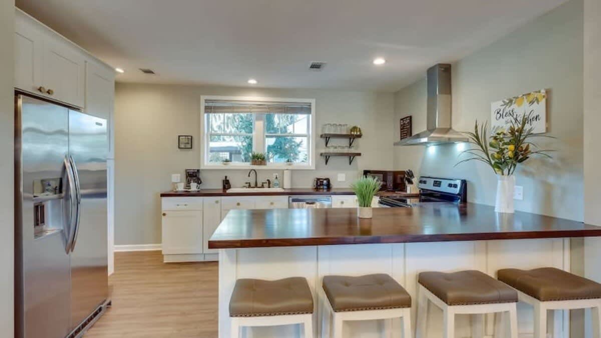 Unit A, 2601 Dogwood Avenue