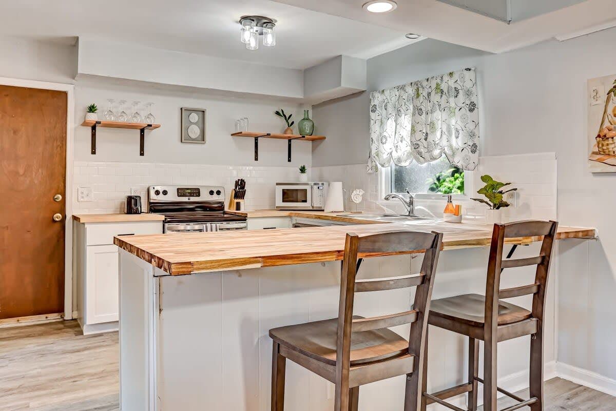 407 Sandhill Road, Savannah