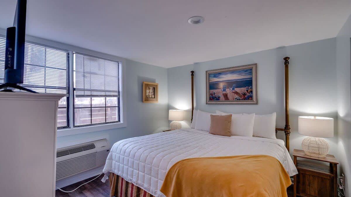 Unit B, 16 13th St, Tybee