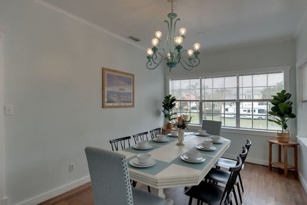 Walk to Beach! Flamingle in Fuchsia, Whole House