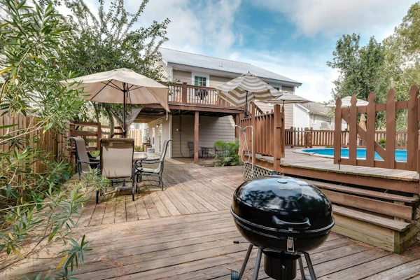 Year-Round Pool & Backyard Near Tybee Island