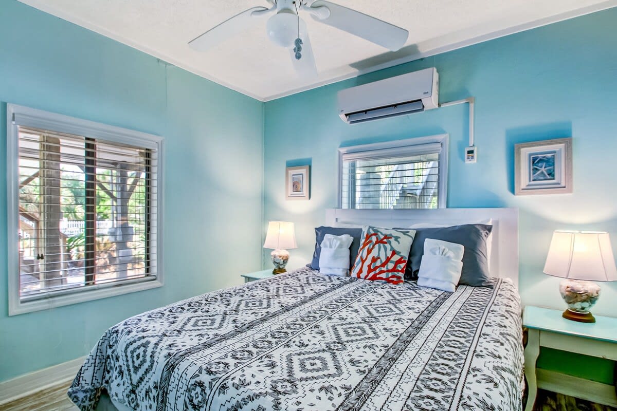 Beach Vacation! Walkable to Dining&Shopping-Unit A