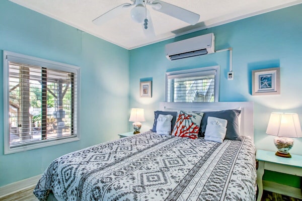 Beach Vacation! Walkable to Dining&Shopping-Unit A