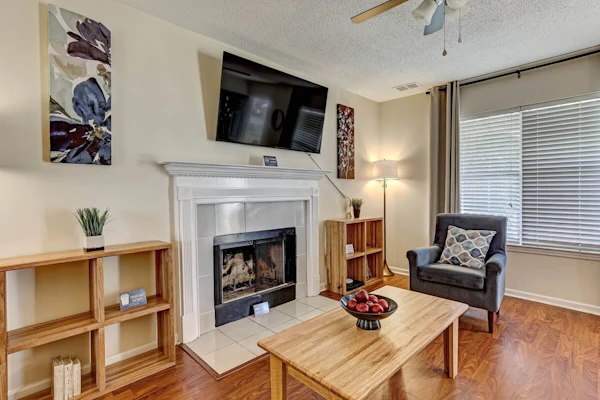 Laurelwood Group Escape with Pool & Fenced Yard