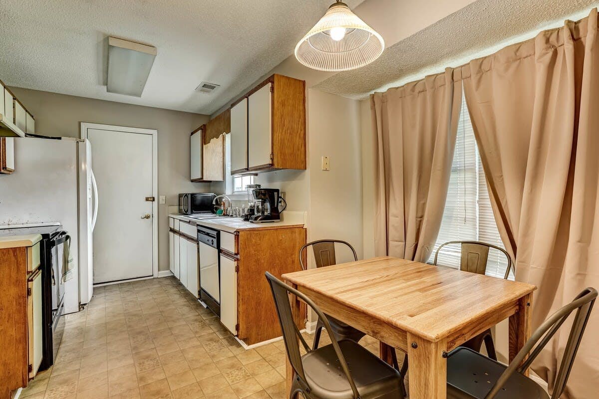 170 Laurelwood Dr, Savannah