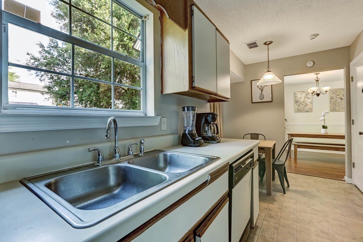 170 Laurelwood Dr, Savannah