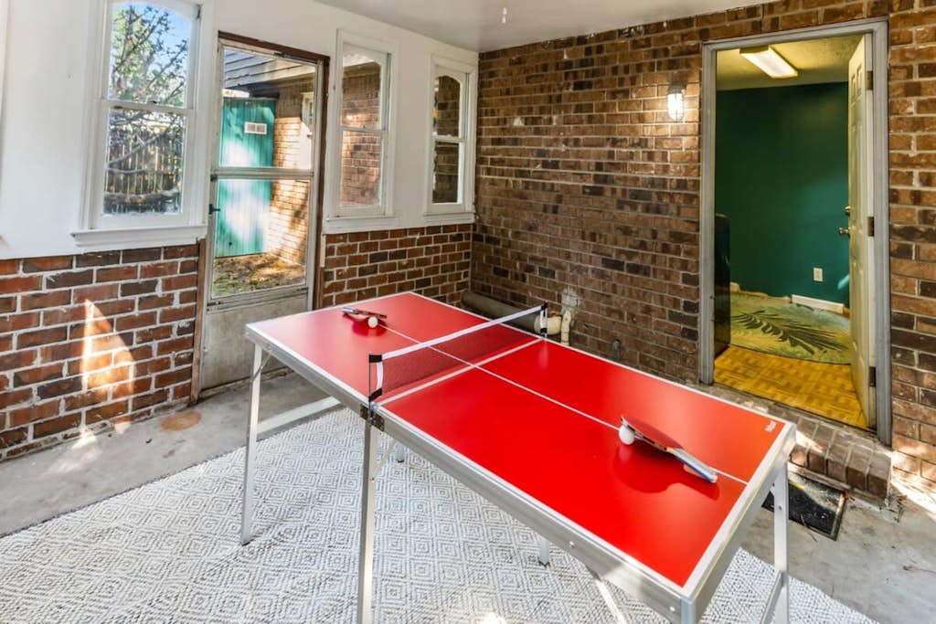 Family & Pet-Friendly Escape with Yard & Ping Pong