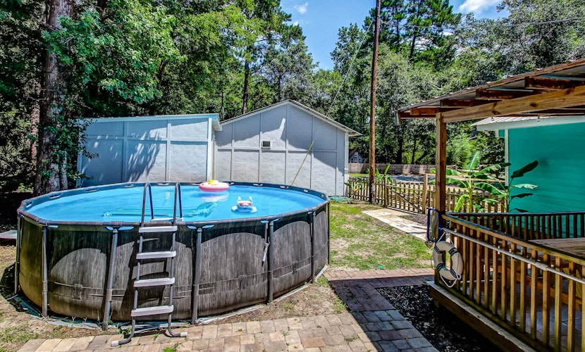 Pool House! Sweet Sunny Retreat- Main House