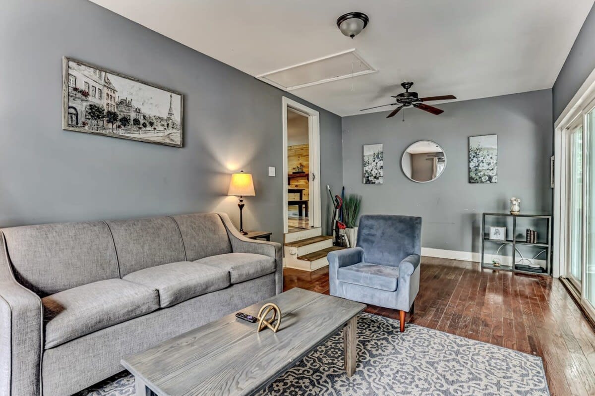 Pool House! Sweet Sunny Retreat- Main House