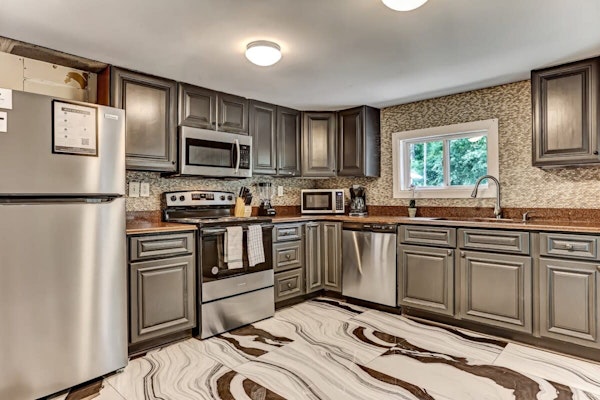 Pool House! Sweet Sunny Retreat- Main House