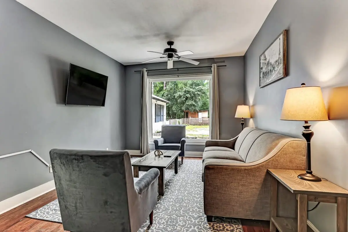 Unit A & B, 561 Mendel Ave, Savannah