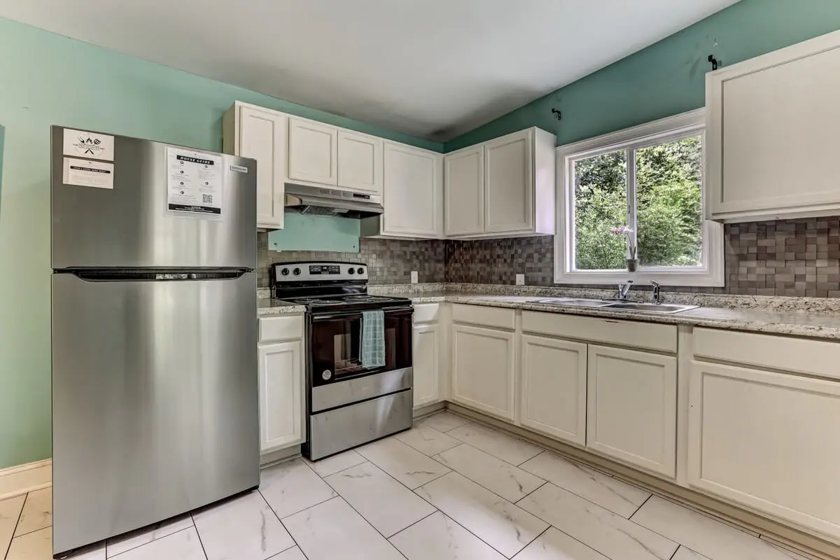 Unit A & B, 561 Mendel Ave, Savannah