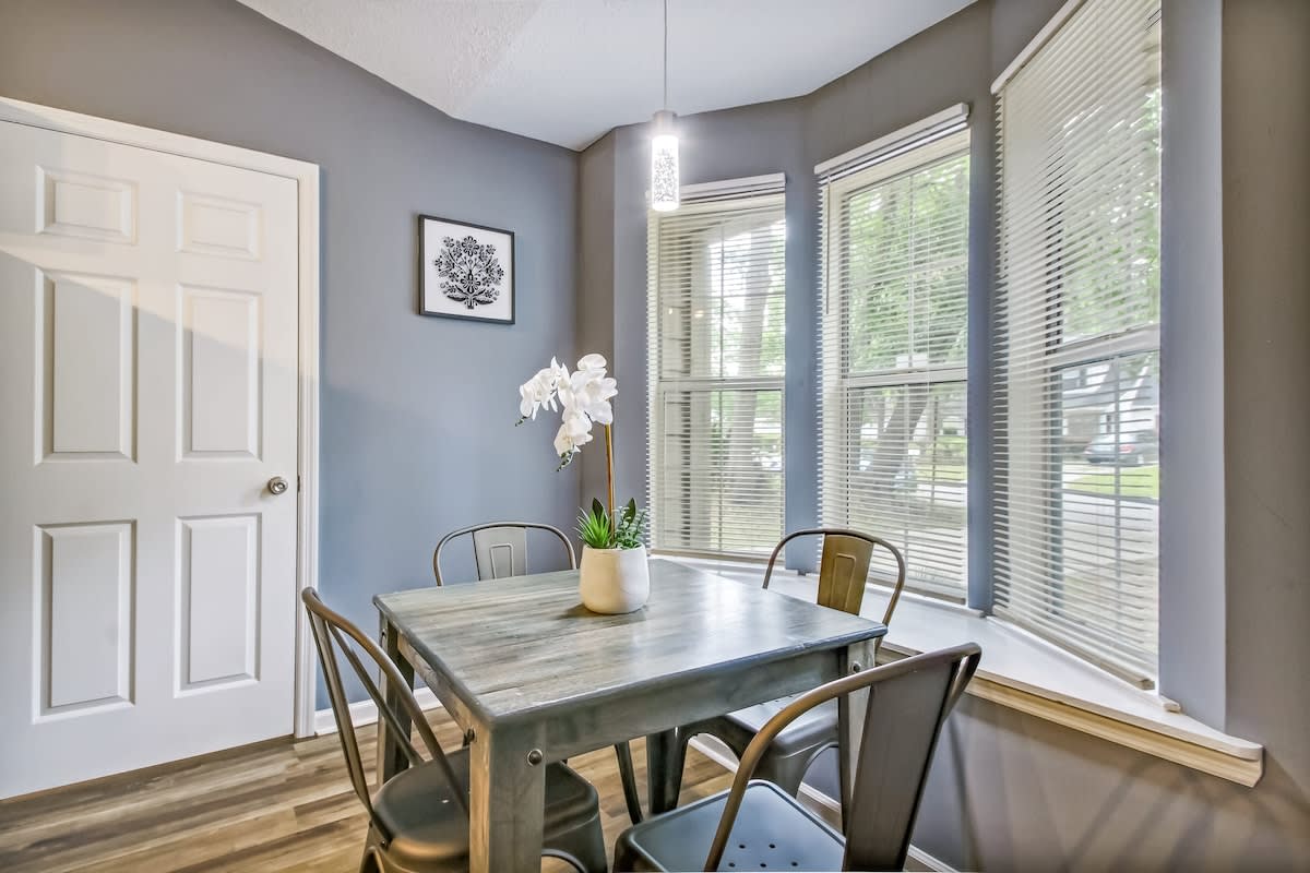 Moon River Escape Near Dining, Shops & Attractions