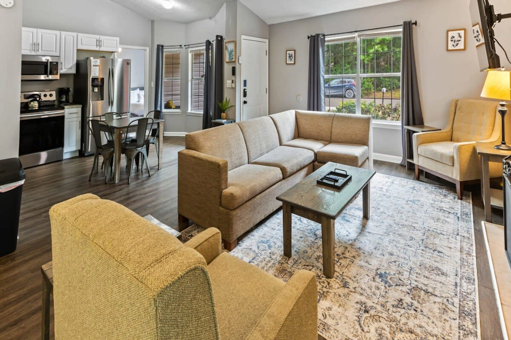 7315 Leghorn St, Savannah