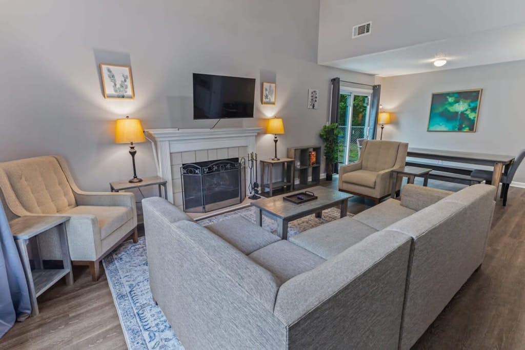 Spacious Family Stay Near Downtown Dining & Parks