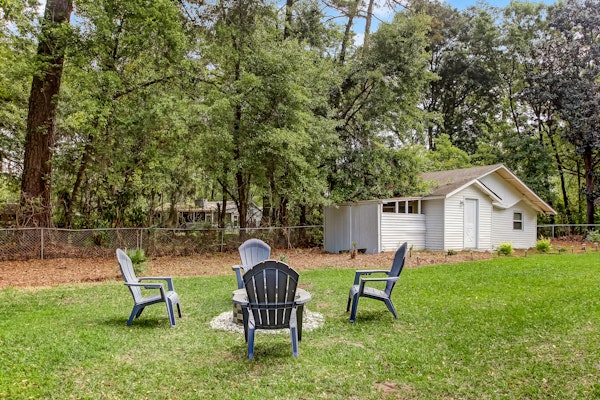 Family Island Escape with Fire Pit Near Tybee