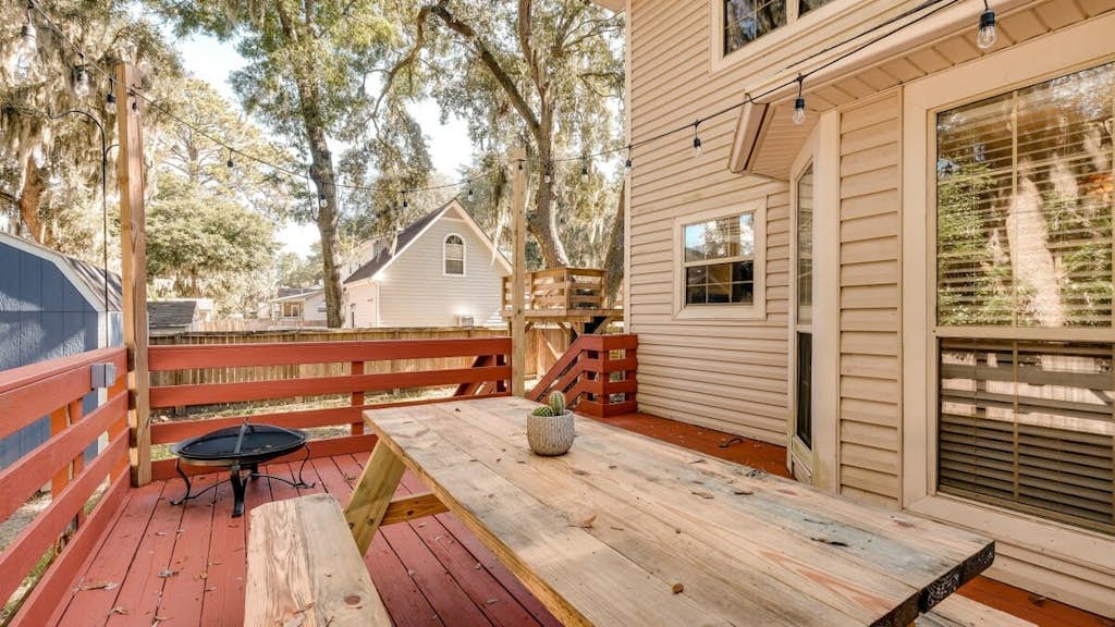Peaceful Getaway with Deck Near Downtown & Beach