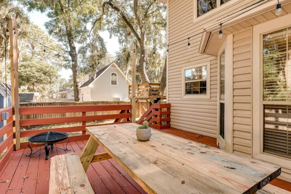 Peaceful Getaway with Deck Near Downtown & Beach