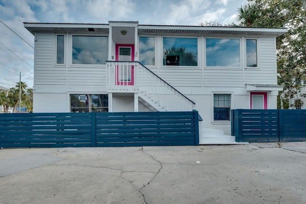 Walk to Beach! Flamingle in Fuchsia, Whole House