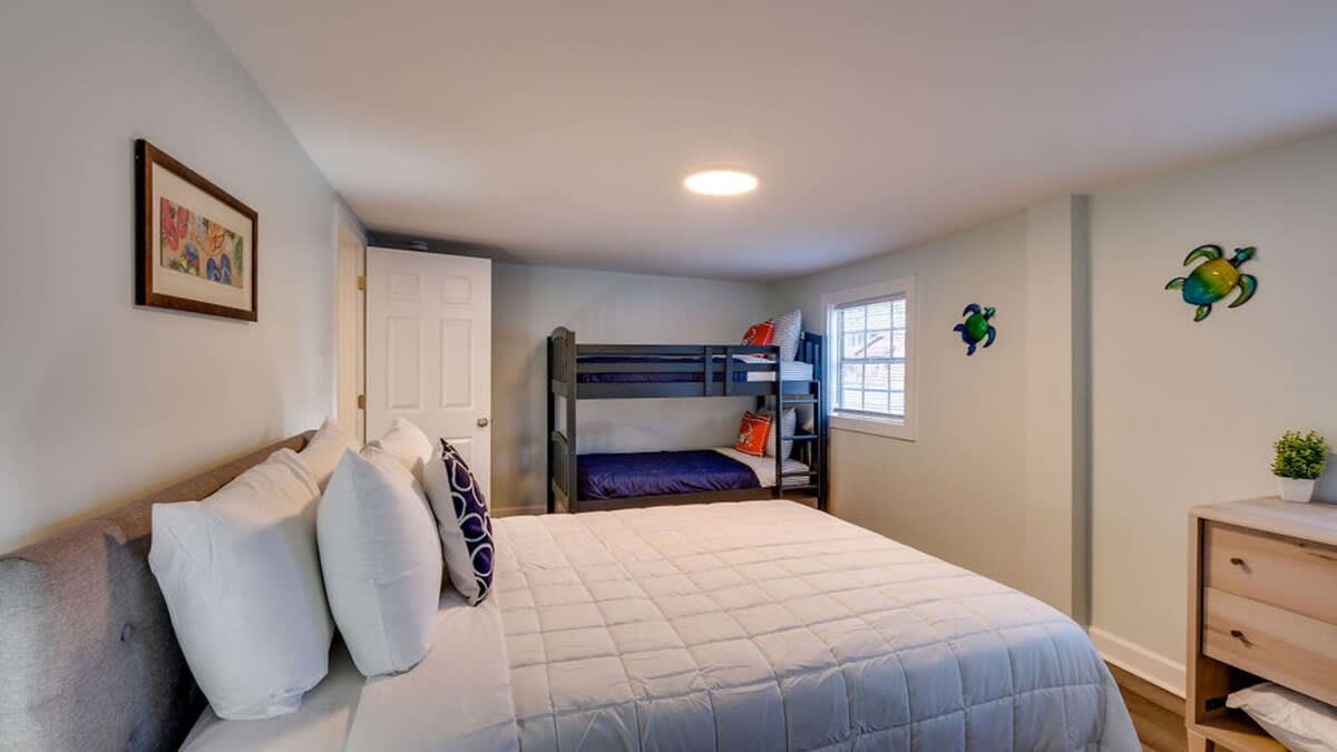 Steps to the Beach! Flamingle in Fushia, Unit B