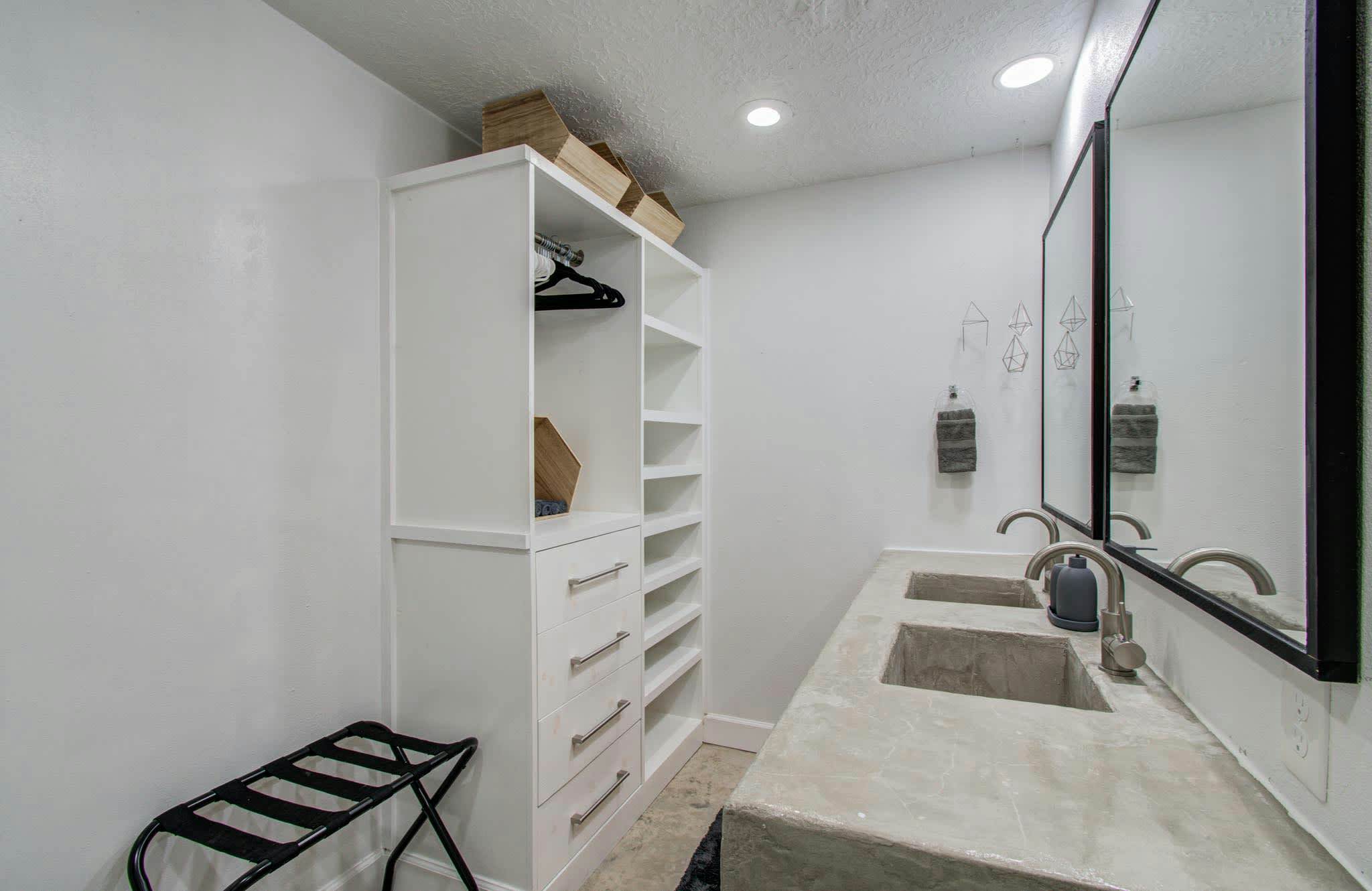 Rustic Modern Escape | 4-BD/2-BA with Pool & Patio