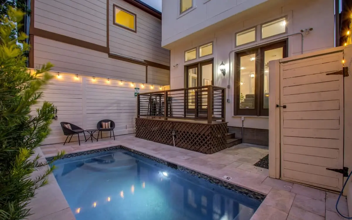 High End In The Center - Mins to Downtown w Pool