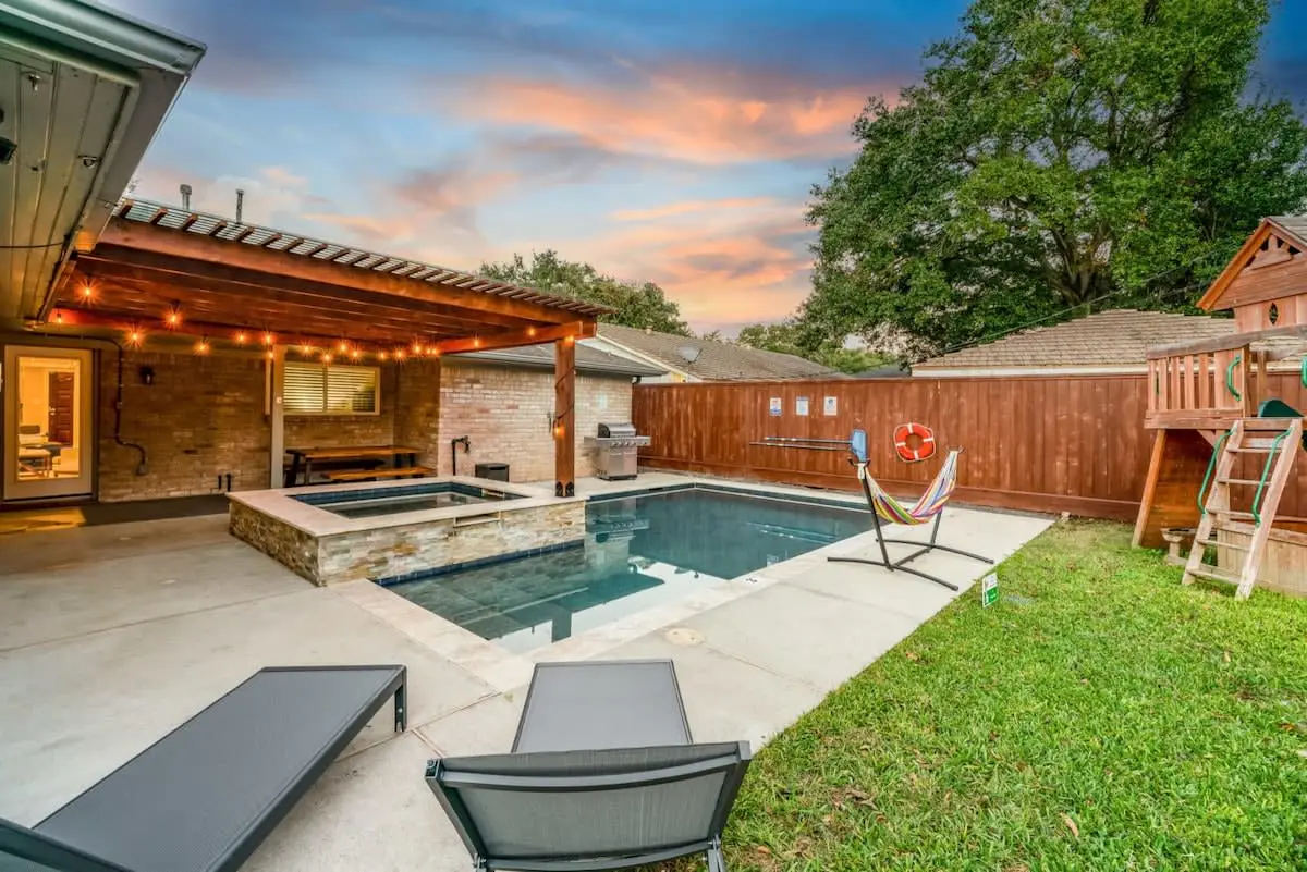 Gorgeous and Cozy Houston home w/ a private Pool