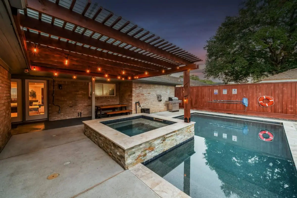 Gorgeous and Cozy Houston home w/ a private Pool
