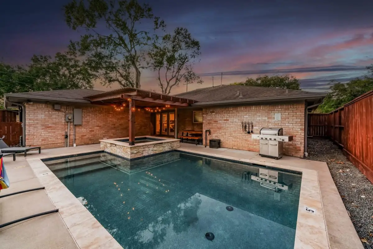 Gorgeous and Cozy Houston home w/ a private Pool