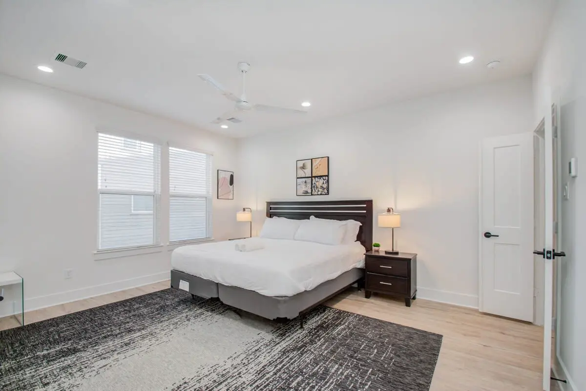 Modern Farmhouse, Mins Restaurants & Attractions