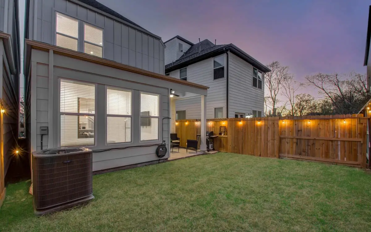 Modern Farmhouse, Mins Restaurants & Attractions