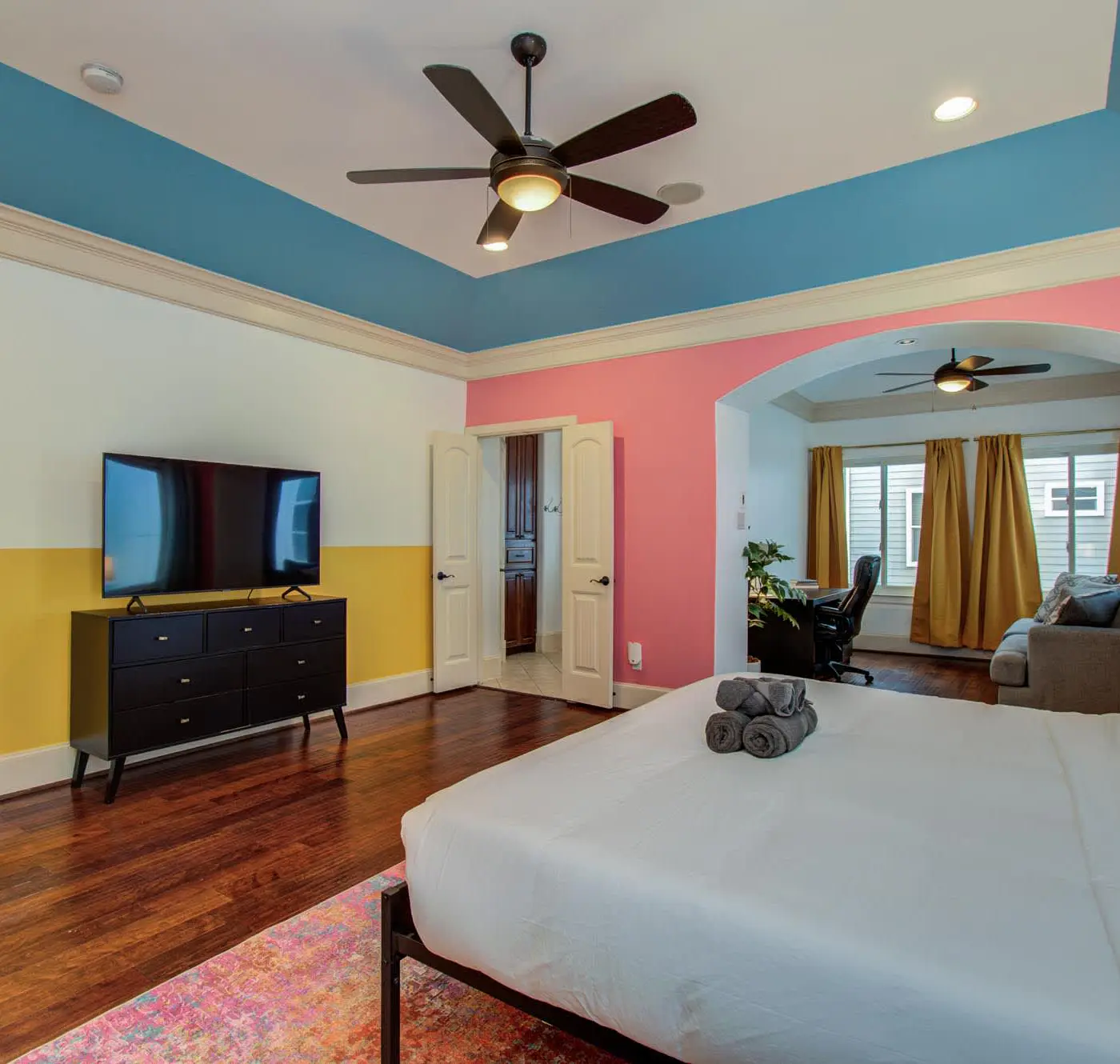 Houston Centrally Located w/ Backyard Pool Retreat