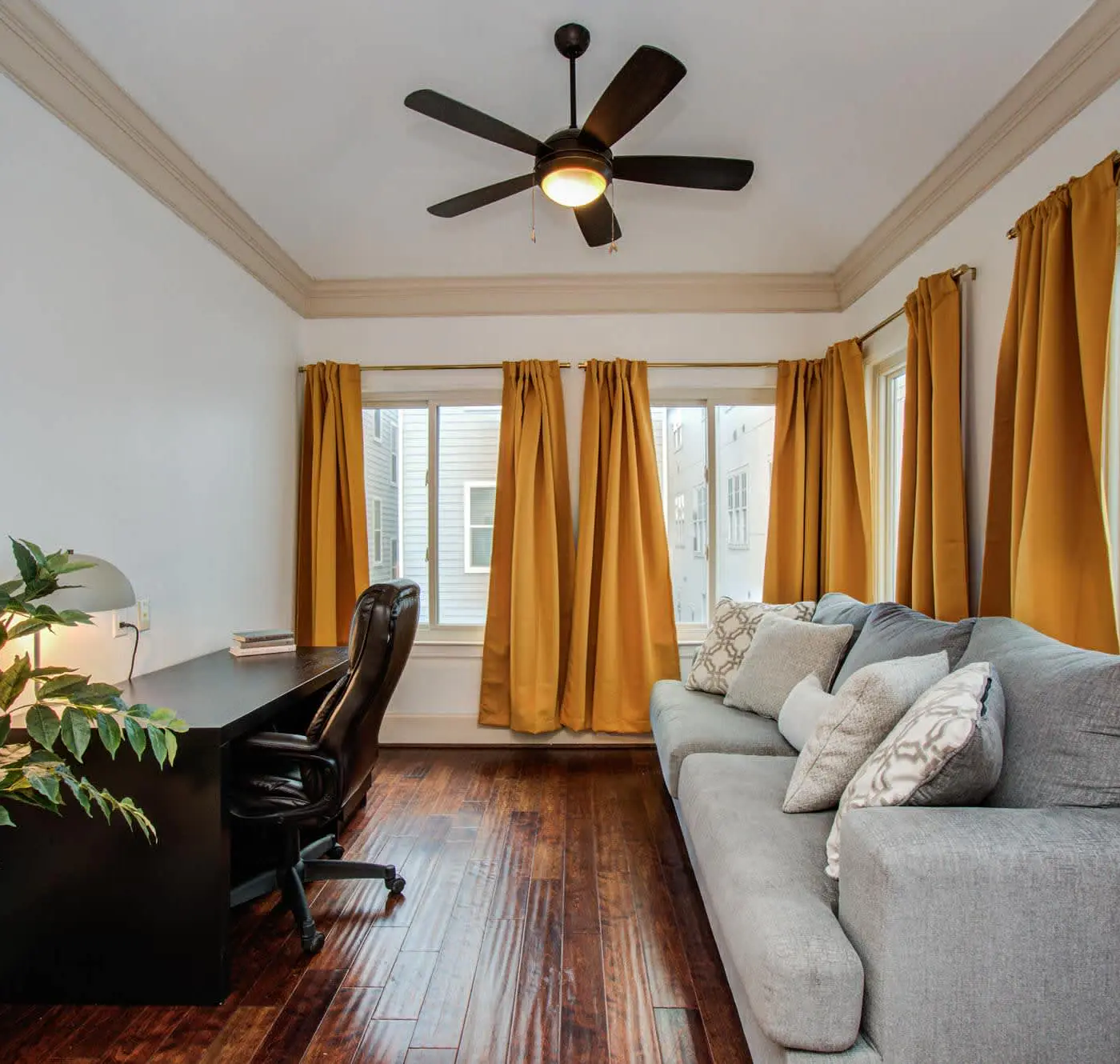 Houston Centrally Located w/ Backyard Pool Retreat