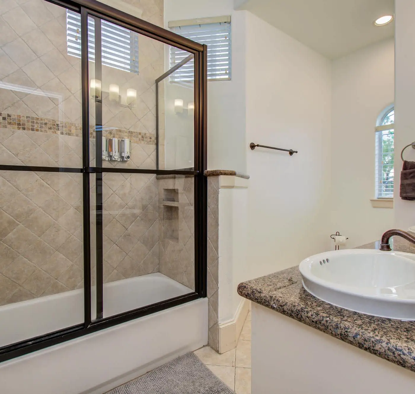 Houston Centrally Located w/ Backyard Pool Retreat