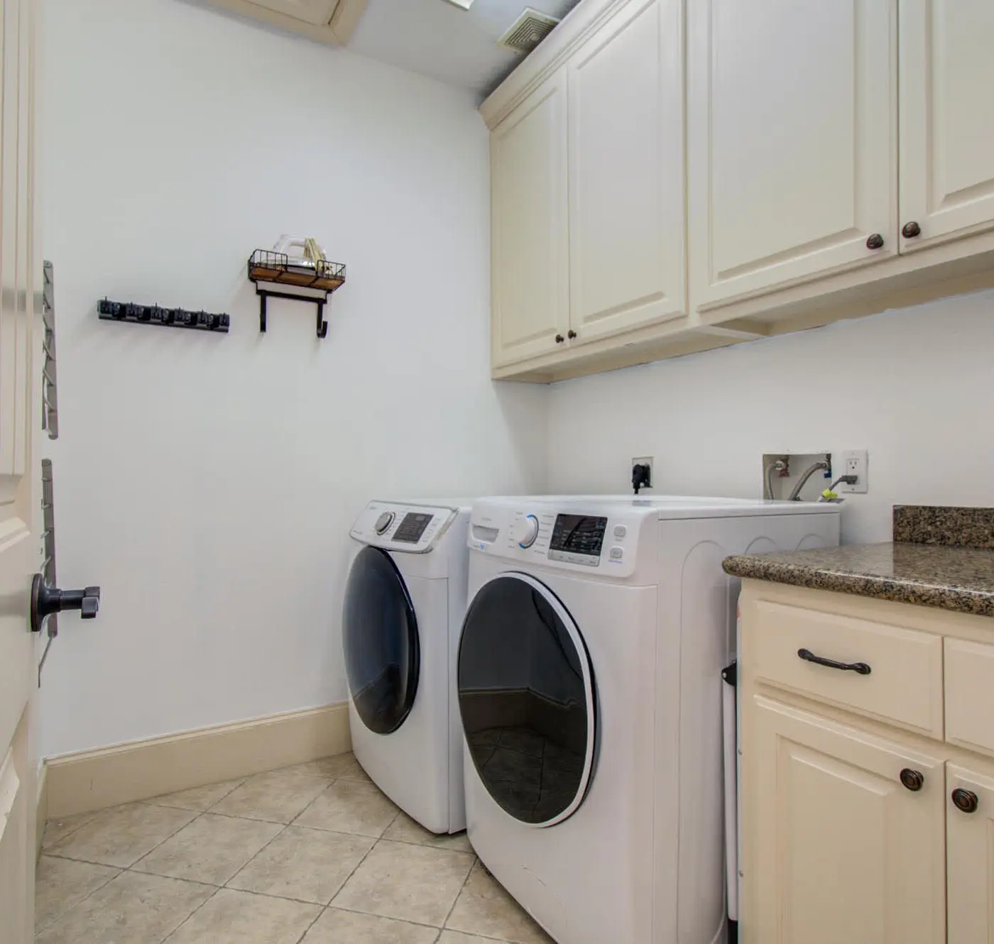 Houston Centrally Located w/ Backyard Pool Retreat