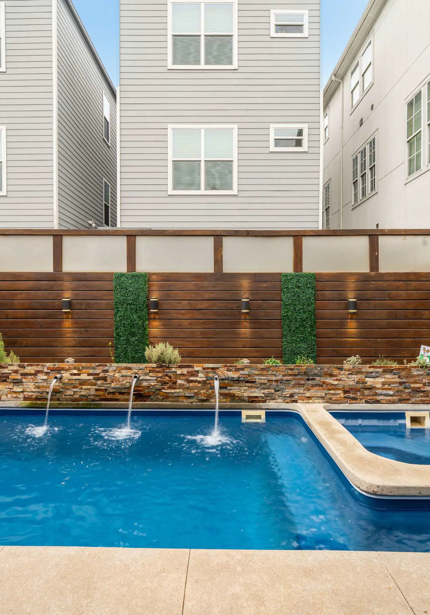 Houston Centrally Located w/ Backyard Pool Retreat