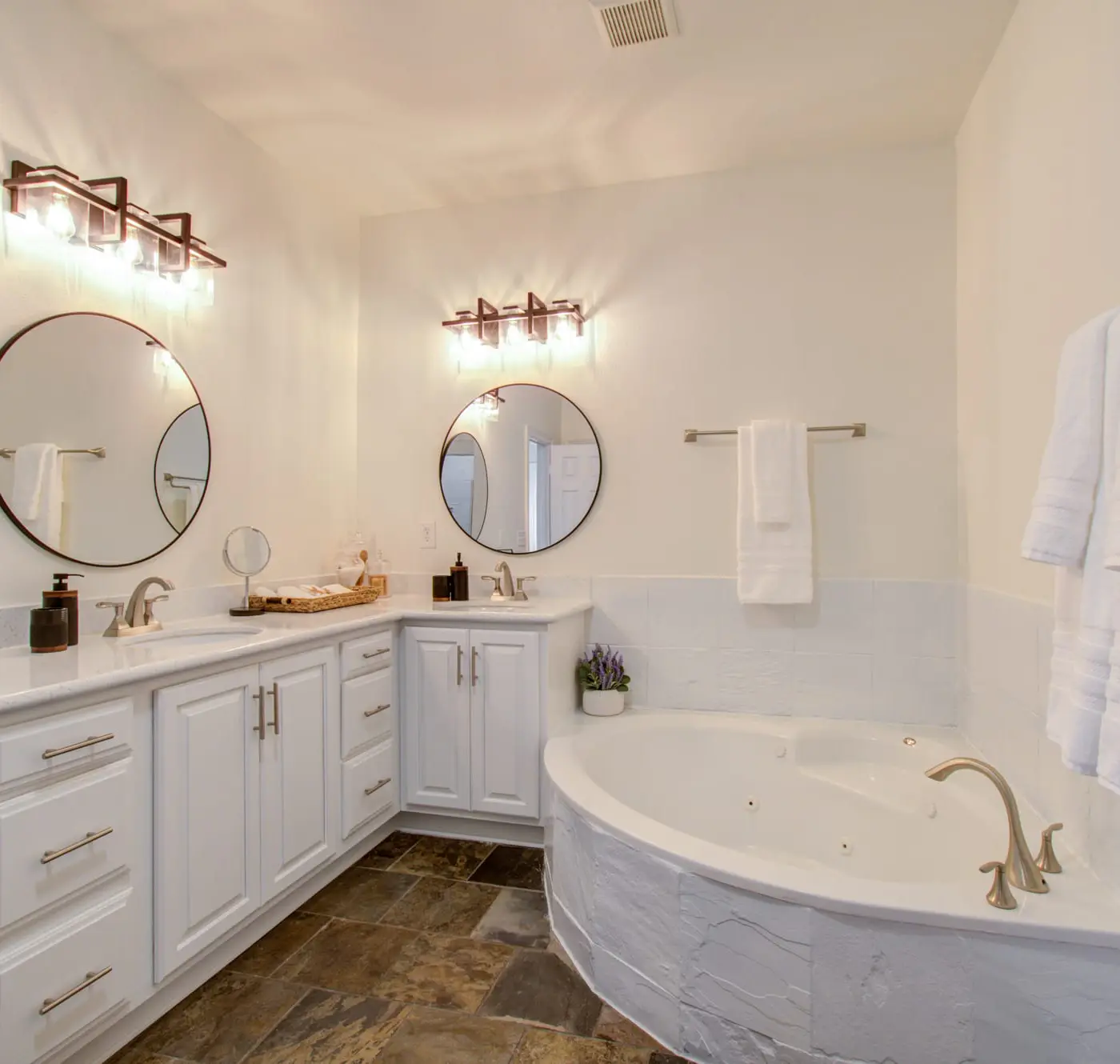 Best of Midtown-3 Bedrooms, Minutes to Attractions