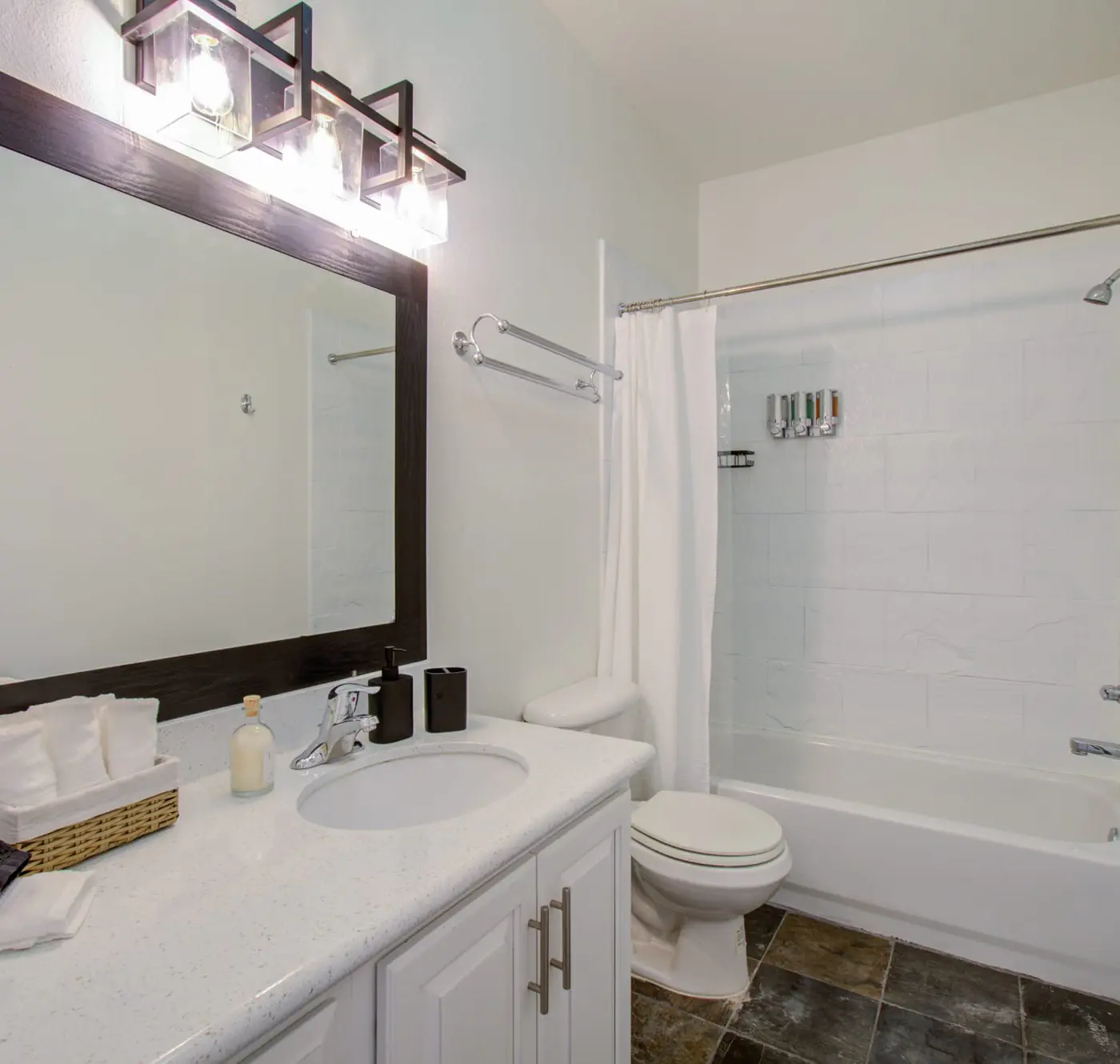 Best of Midtown-3 Bedrooms, Minutes to Attractions