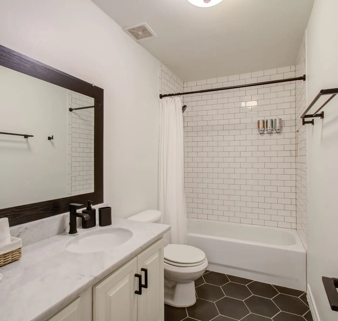 Best of Midtown-3 Bedrooms, Minutes to Attractions