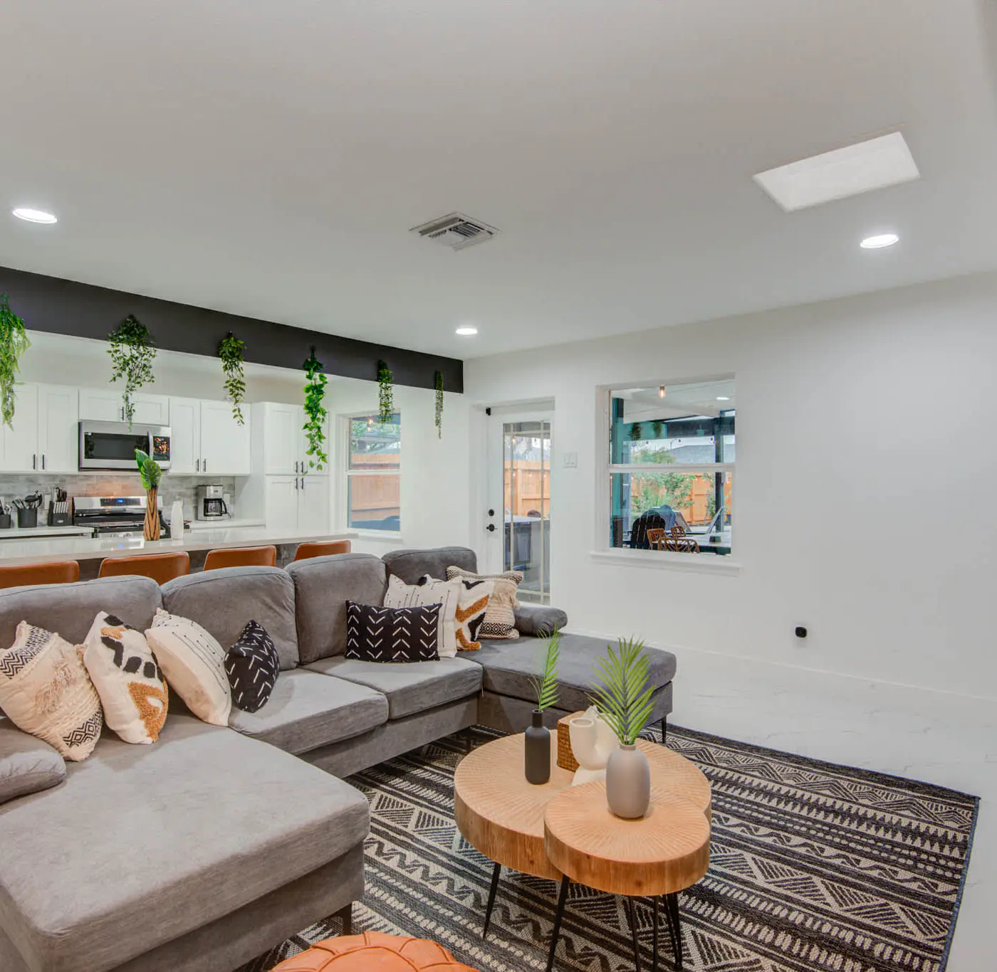 Spring Branch Getaway Feat 5BD, Pool, Hot tub